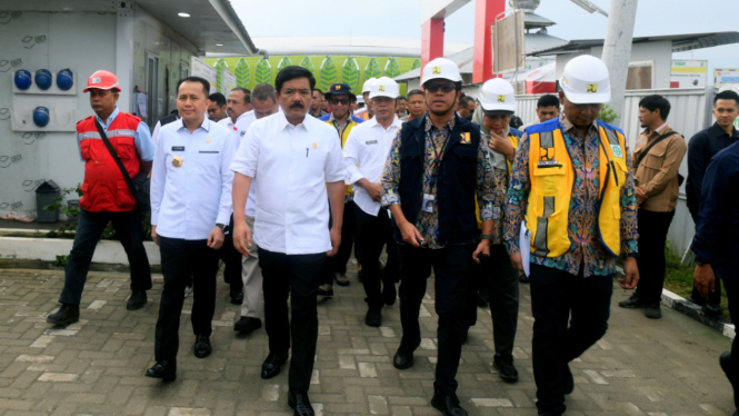 Pj Gubernur Sumut Agus Fatoni dan Menko Polhukam RI Hadi Tjahjanto meninjau venue PON XXI tahun 2024 di Sumut Sport Center, Kabupaten Deliserdang.(dok Pemprov Sumut)