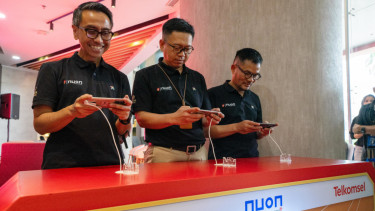 Kepala Eksekutif Nuon Aris Sudewo Wirjoatmodjo (paling kiri).