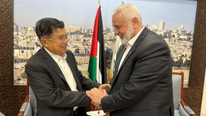 Wakil Presiden ke-10 dan 12 RI Jusuf Kalla melakukan pertemuan dengan Pemimpin Tertinggi Hamas Ismail Haniye di Doha, Qatar pada Jumat sore