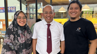PB IDI Berikan Penghargaan untuk Dr Helmiyadi
