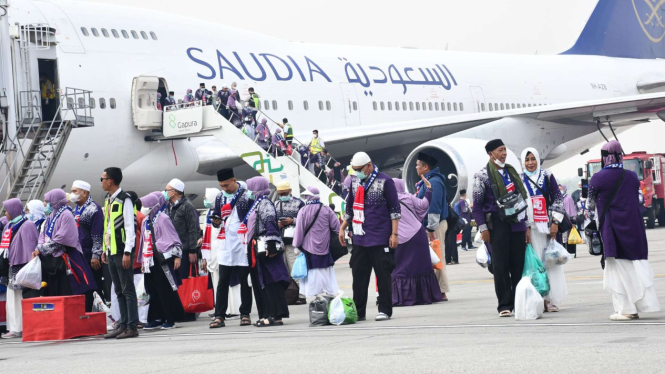 Jemaah Haji Indonesia gunakan saudi airlines.