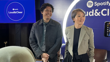 Musisi Hindia dan Head of Music Spotify, Southeast Asia, Kossy Ng/ Foto: Isra Berlian