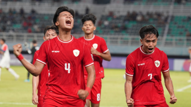 Timnas Indonesia U-19 merayakan kemenangan atas Filipina