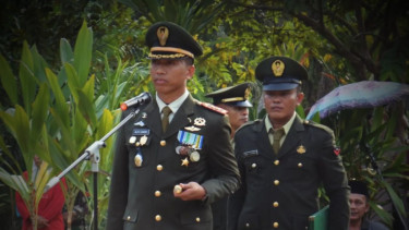 VIVA Militer: Prosesi pemakaman militer Sertu Lokot Batubara