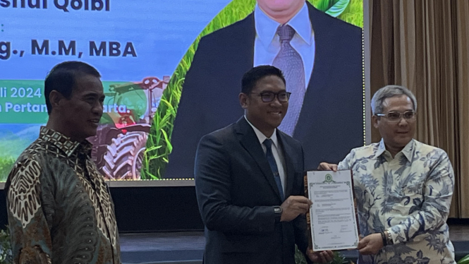Eks Wakil Menteri Pertanian (Wamentan) Harvick Hasnul Qolbi menyerahkan jabatannya kepada Sudaryono