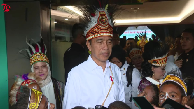 Presiden Jokowi Usai Hadiri Peringatan Hari Anak Nasional, Jayapura.