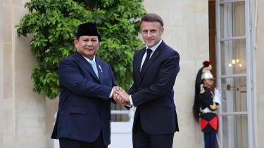 Prabowo Subianto saat masih menjabat Menhan melakukan kunjungan kerja (kunker) ke Prancis dan bertemu Presiden Prancis, Emmanuel Macron  
