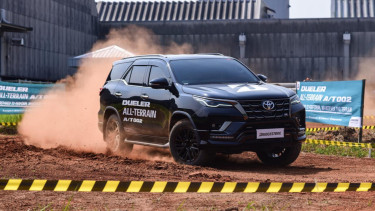 Ban Bridgestone Dueler All Terrain A/T002 di Ajang GIIAS 2024