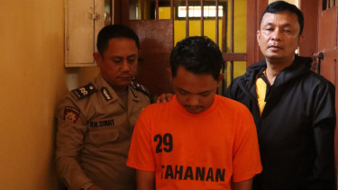 Pelaku pembacokan FS saat diamankan petugas kepolisian.(dok Polres Simalungun)