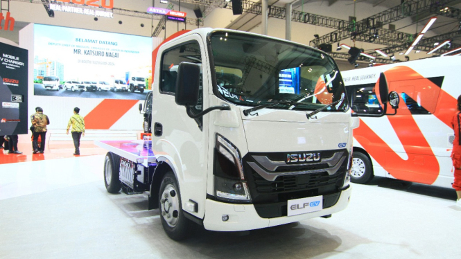 Isuzu ELF EV