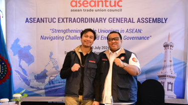 Presiden ASEAN Trade Union Council (ASEAN TUC) Andi Gani Nena Wea mengajak delegasi pertemuan tahunan ASEAN TUC berkunjung ke Istana Kepresidenan Yogyakarta