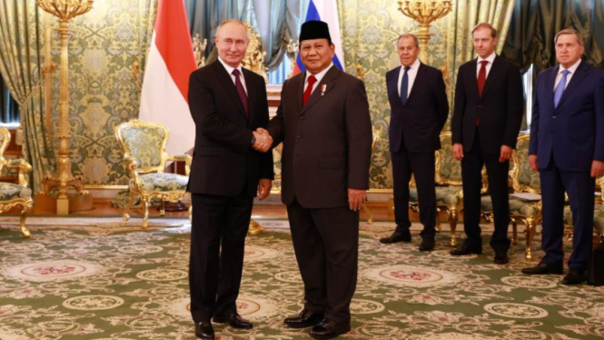 Prabowo Subianto bertemu dengan Presiden Rusia Vladimir Putin.