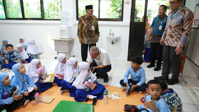 Pemantauan kegiatan belajar mengajar di sekolah di Tangerang jelang simulasi Makan Bergizi Gratis.