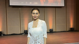 Sikap Ariel Tatum Saat Adzan Berkumandang Tuai Pujian, Netizen: Wanita Cantik Luar dan Dalam