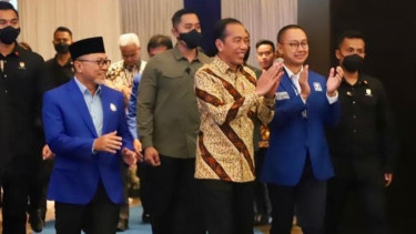 Presiden Jokowi bersama Zulkifli Hasan dan Eddy Soeparno