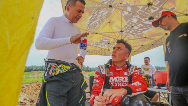 Musa Rajekshah dan Martin Sesks di arena APRC Sumatera Rally 2024, di Kabupaten Sergai.(istimewa/VIVA)