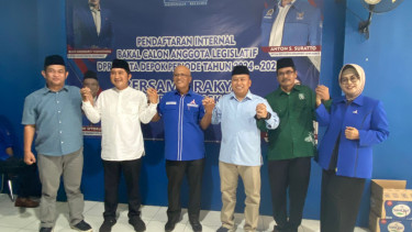 Pasangan Supian Suri-Chandra Rahmansyah di DPC Partai Demokrat Depok