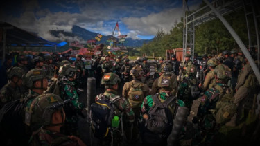 VIVA Militer: Pasukan gabungan di Ilaga menuju Alom.