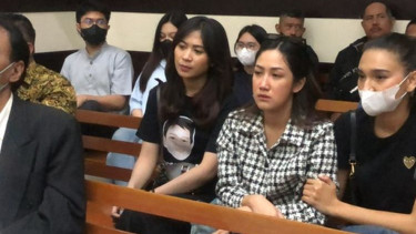 Artis Tamara Tyasmara hadir di PN Jakarta Timur dalam sidang kasus kematian anaknya, Dante (6) Senin 5 Agustus 2024.