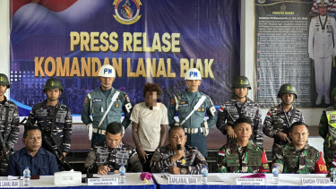 VIVA Militer: Satgas Pulau Terluar Marinir TNI AL Tangkap Anggota OPM di Biak