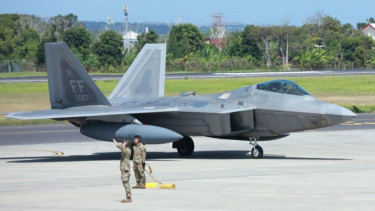 VIVA Militer: Pesawat F-22 Raptor USAF di Lanud Bali