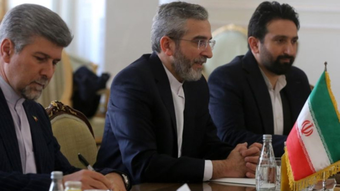 Penjabat Menteri Luar Negeri Iran Ali Bagheri Kani mengatakan bahwa Teheran akan menggunakan haknya untuk membela diri secara sah guna melawan agresi Israel.