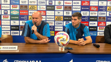 Pelatih Persib, Bojan Hodak dan  Nick Kuipers (foto: Dede Idrus) 