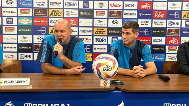 Pelatih Persib, Bojan Hodak dan  Nick Kuipers (foto: Dede Idrus) 