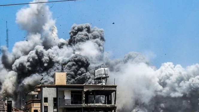 Tentara Israel, Kamis, 8 Agustus 2024, meledakkan rumah Momen Masalema, seorang warga Palestina di daerah pendudukan Tepi Barat bagian selatan.