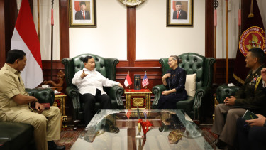 Menteri Pertahanan (Menhan) RI Prabowo Subianto menerima kunjungan Duta Besar Amerika Serikat (AS) H.E. Mrs. Kamala Shirin Lakhdir di kantor Kementerian Pertahanan (sumber: Biro Humas Setjen Kemhan)