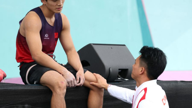 Atlet panjat tebing China, Wu Peng, (Kiri)