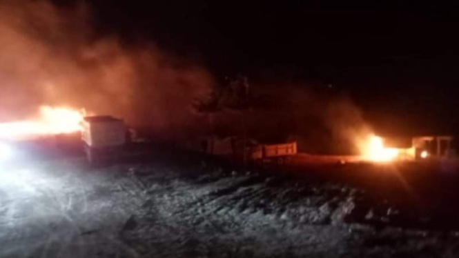 Kamp milik TKA China di Sekotong Lombok Barat dibakar warga (sumber: dokumentasi warga)