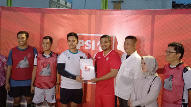 Ketua Umum PSI, Kaesang Pangarep saat memberikan surat dukungan kepada Bobby Nasution maju di Pilgub Sumut 2024.(B.S.Putra/VIVA)