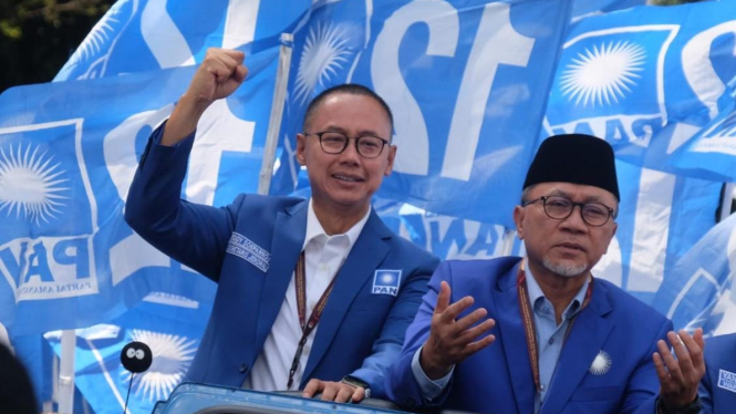 Waketum PAN Eddy Soeparno bersama Ketum PAN Zulkifli Hasan