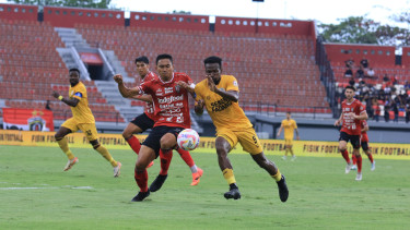 Laga Semen Padang FC Kontra Bali United