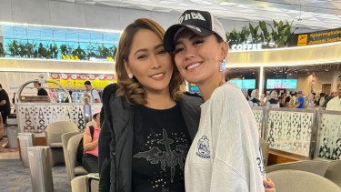 Pose Inul Daratista dengan Agnez Mo