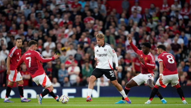 Emile Smith Rowe saat Fulham melawan Manchester United