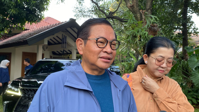 Bakal cagub Jakarta Pramono Ajung di rumahnya di kawasan Jakarta Selatan