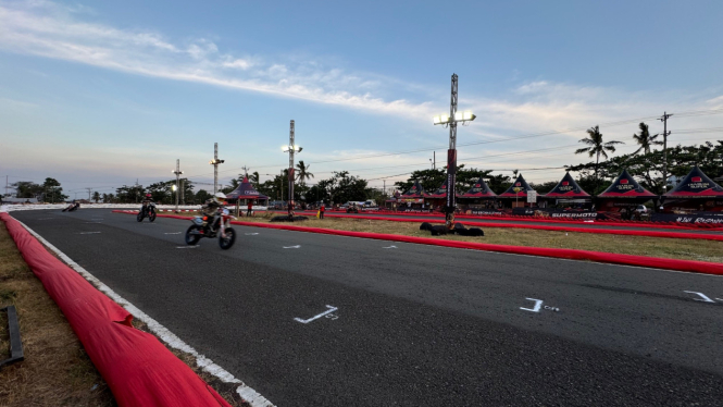 Ajang balap Superchallenge Supermoto Race 2024 Seri Kejunas putaran terakhir di Sirkuit Boyolali