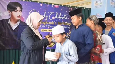 ARMY Gelar Pengajian dan Santunan Anak Yatim untuk Ulang Tahun Jungkook