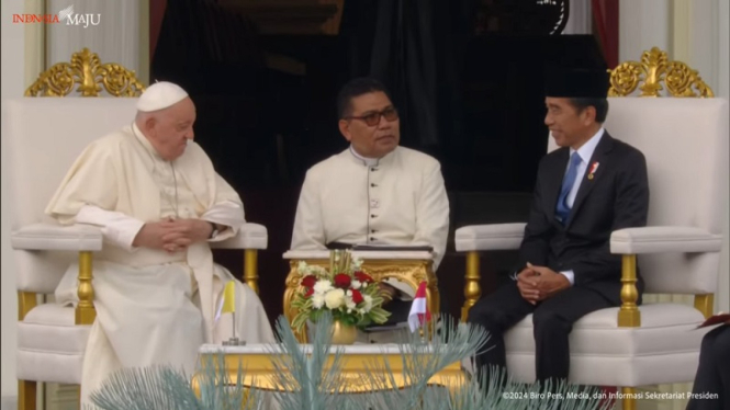 Presiden Jokowi menerima Paus Fransiskus di Istana Negara
