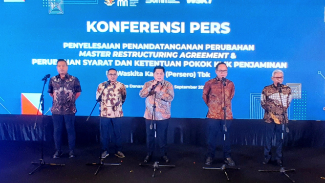 Menteri BUMN, Erick Thohir, dalam konferensi pers Waskita Karya di Menara Danareksa, Jakarta Pusat, Jumat, 6 September 2024