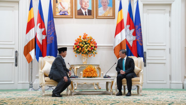 Menhan Prabowo Subianto melakukan pertemuan dengan Presiden Kamboja Samdech Akka Moha Sena Padei Techo Hun Sen dan Perdana Menteri Kamboja Samdech Moha Borvor Thipadei Hun Manet di Kamboja, Jumat, 6 September 2024 (sumber: Tim Media Prabowo)