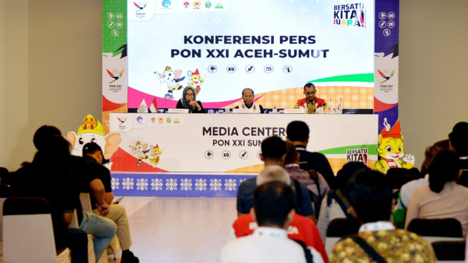 Kadis Kominfo Sumut, Ilyas Sitorus saat memberikan keterangan pers.(B.S.Putra)