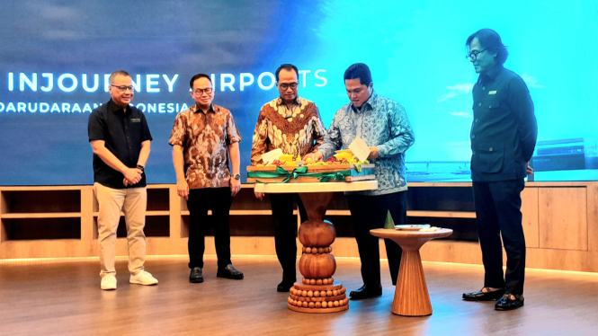 [dok. Menteri Perhubungan, Budi Karya Sumadi dan Menteri BUMN, Erick Thohir, dalam peresmian merger Angkasa Pura Indonesia di kantor InJourney, Gedung Sarinah, Thamrin, Jakarta Pusat, Senin, 9 September 2024]