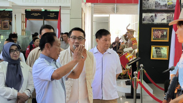 Bakal cagub Jakarta, Ridwan Kamil saat diajak berkeliling Gubernur Jakarta periode 1997-2007, Sutiyoso ke Museum Bang Yos di Bekasi, Jawa Barat 