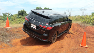 Toyota Fortuner Terbaru 2.8 GR Sport 4x4