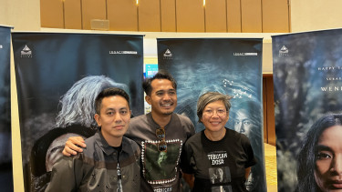 Produser M. Zaid (Kiri), Sutradara Yosep Anggi Noen (Tengah)