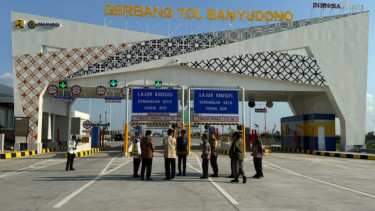 Presiden Jokowi meresmikan jalan tol Yogyakarta-Solo seksi I Kartasura-Klaten di Gerbang Tol Banyudono
