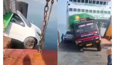 Truk Pembawa Semen Dorong Toyota Rush Hingga Nyaris Nyemplung ke Laut
